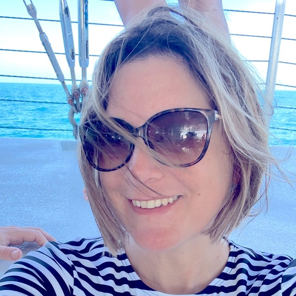 Meet your Posher, Melissa - Picture 1 of 2